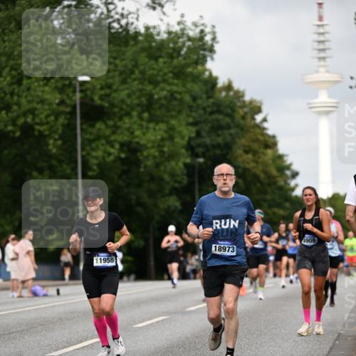 29.06.2025 - hella hamburg halbmarathon Dr. Thomas Lammeyer http://msf.ph/oto/8176119 29.06.2025 10:10:10 Kennedybrücke 1229, 1830, 1842, 2471, 2624, 3062, 4169, 4542, 5762, 6014, 7302, 7741, 8049, 8290, 8744, 8894, 8909, 9477, 9917, 10343, 10781, 10791, 10998 meine-sportfotos.de