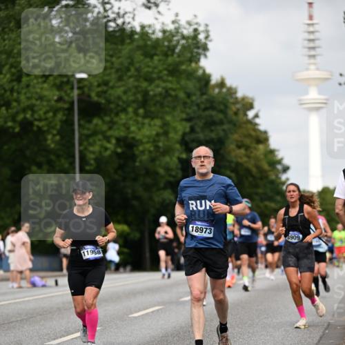 29.06.2025 - hella hamburg halbmarathon Dr. Thomas Lammeyer http://msf.ph/oto/8176190 29.06.2025 10:10:10 Kennedybrücke 1229, 1830, 1842, 2471, 2624, 3062, 4169, 4542, 5762, 6014, 7302, 7741, 8049, 8290, 8744, 8894, 8909, 9477, 9917, 10343, 10781, 10791, 10998 meine-sportfotos.de