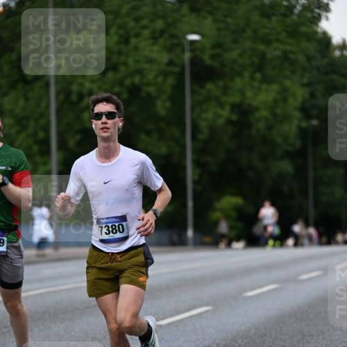 29.06.2025 - hella hamburg halbmarathon Dr. Thomas Lammeyer http://msf.ph/oto/8176211 29.06.2025 09:46:36 Kennedybrücke 1271, 2075, 6090, 7380 meine-sportfotos.de
