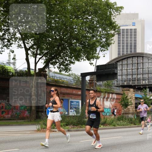 29.06.2025 - hella hamburg halbmarathon Yannick Fuchs http://msf.ph/oto/8176218 29.06.2025 10:27:21 20KM 1407, 1707, 1894, 1990, 5070, 5746, 6358, 7845, 7965, 8062, 8883, 9047, 10484, 10876, 10927, 11150, 11169, 11877, 11929, 13199, 13961, 14293, 15054, 15826, 16425, 16619, 16957, 18135, 18562, 18563 meine-sportfotos.de
