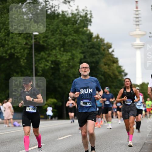 29.06.2025 - hella hamburg halbmarathon Dr. Thomas Lammeyer http://msf.ph/oto/8176221 29.06.2025 10:10:10 Kennedybrücke 1229, 1830, 1842, 2471, 2624, 3062, 4169, 4542, 5762, 6014, 7302, 7741, 8049, 8290, 8744, 8894, 8909, 9477, 9917, 10343, 10781, 10791, 10998 meine-sportfotos.de