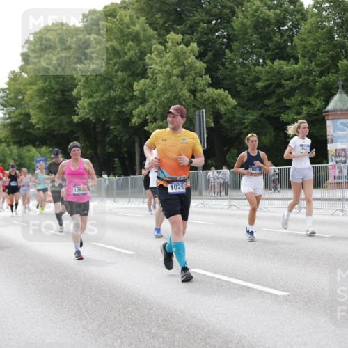 29.06.2025 - hella hamburg halbmarathon Jannik Wohlers http://msf.ph/oto/8176232 29.06.2025 10:22:25 Lombardsbrücke 1029, 1853, 2294, 2766, 3003, 3034, 3600, 3601, 5223, 5343, 5629, 7188, 7190, 7266, 7276, 7529, 7925, 8355, 9256, 9392, 10086, 10205, 10826, 10902, 11665, 12190, 12592, 13921, 14525, 14633, 14801, 15469, 15870, 16618, 16801, 16863 meine-sportfotos.de
