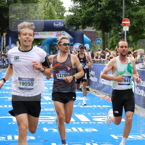 29.06.2025 - hella hamburg halbmarathon Zöllner http://msf.ph/oto/8176234 29.06.2025 10:27:06 Ziel 12641, 13780, 13956, 14828, 15671, 19050 meine-sportfotos.de