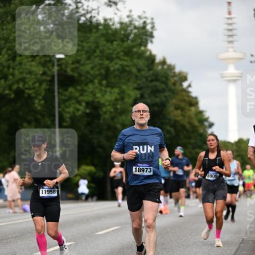 29.06.2025 - hella hamburg halbmarathon Dr. Thomas Lammeyer http://msf.ph/oto/8176235 29.06.2025 10:10:10 Kennedybrücke 1229, 1830, 1842, 2471, 2624, 3062, 4169, 4542, 5762, 6014, 7302, 7741, 8049, 8290, 8744, 8894, 8909, 9477, 9917, 10343, 10781, 10791, 10998 meine-sportfotos.de