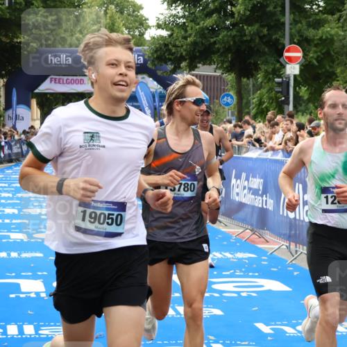 29.06.2025 - hella hamburg halbmarathon Zöllner http://msf.ph/oto/8176241 29.06.2025 10:27:06 Ziel 12641, 13780, 13956, 14828, 15671, 19050 meine-sportfotos.de