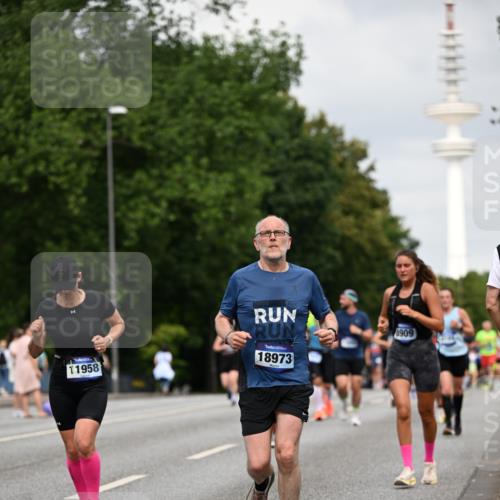 29.06.2025 - hella hamburg halbmarathon Dr. Thomas Lammeyer http://msf.ph/oto/8176244 29.06.2025 10:10:10 Kennedybrücke 1229, 1830, 1842, 2471, 2624, 3062, 4169, 4542, 5762, 6014, 7302, 7741, 8049, 8290, 8744, 8894, 8909, 9477, 9917, 10343, 10781, 10791, 10998 meine-sportfotos.de