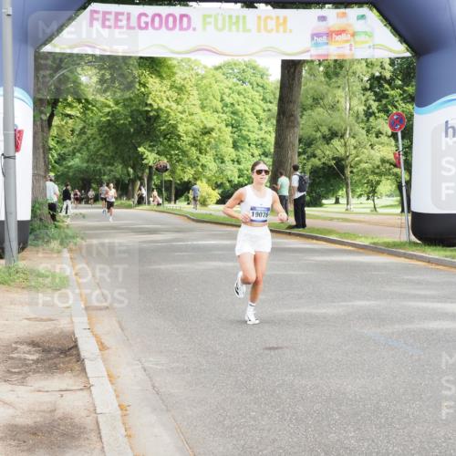 29.06.2025 - hella hamburg halbmarathon MichiJ http://msf.ph/oto/8176247 29.06.2025 10:16:15 Zwischen KM18-KM19 9565 meine-sportfotos.de