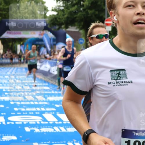 29.06.2025 - hella hamburg halbmarathon Zöllner http://msf.ph/oto/8176257 29.06.2025 10:27:07 Ziel 12641, 13780, 13956, 14828, 15671 meine-sportfotos.de