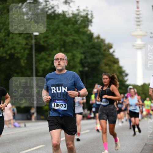 29.06.2025 - hella hamburg halbmarathon Dr. Thomas Lammeyer http://msf.ph/oto/8176280 29.06.2025 10:10:11 Kennedybrücke 1229, 1830, 1842, 2471, 2624, 3062, 4169, 4542, 5762, 6014, 7302, 7741, 8049, 8290, 8744, 8894, 8909, 9477, 9917, 10214, 10343, 10781, 10791, 10998 meine-sportfotos.de