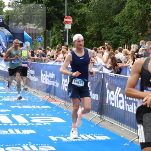 29.06.2025 - hella hamburg halbmarathon Zöllner http://msf.ph/oto/8176297 29.06.2025 10:27:08 Ziel 13956, 14828, 15671 meine-sportfotos.de