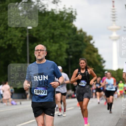 29.06.2025 - hella hamburg halbmarathon Dr. Thomas Lammeyer http://msf.ph/oto/8176306 29.06.2025 10:10:12 Kennedybrücke 1229, 1830, 1842, 2471, 2624, 3062, 4169, 4542, 5762, 6014, 7302, 7741, 8049, 8290, 8744, 8894, 8909, 9477, 9917, 10214, 10343, 10781, 10791, 10998 meine-sportfotos.de