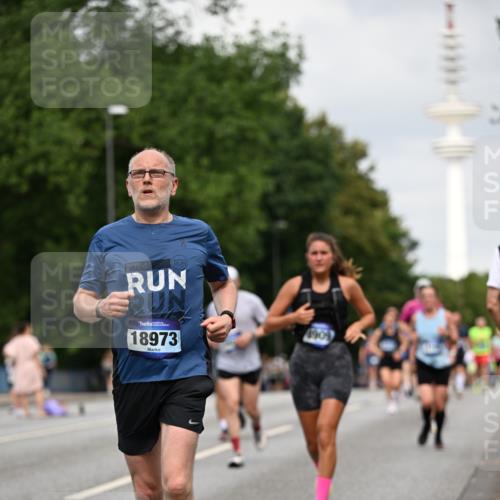 29.06.2025 - hella hamburg halbmarathon Dr. Thomas Lammeyer http://msf.ph/oto/8176312 29.06.2025 10:10:12 Kennedybrücke 1229, 1830, 1842, 2471, 2624, 3062, 4169, 4542, 5762, 6014, 7302, 7741, 8049, 8290, 8744, 8894, 8909, 9477, 9917, 10214, 10343, 10781, 10791, 10998 meine-sportfotos.de