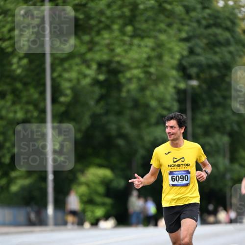 29.06.2025 - hella hamburg halbmarathon Dr. Thomas Lammeyer http://msf.ph/oto/8176316 29.06.2025 09:46:42 Kennedybrücke 1271, 2075, 2180, 2203, 6090, 7380, 8318, 8376, 9804 meine-sportfotos.de