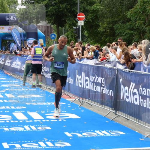 29.06.2025 - hella hamburg halbmarathon Zöllner http://msf.ph/oto/8176317 29.06.2025 10:27:09 Ziel 14828, 15671 meine-sportfotos.de