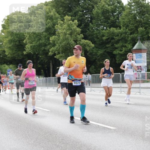29.06.2025 - hella hamburg halbmarathon Jannik Wohlers http://msf.ph/oto/8176348 29.06.2025 10:22:25 Lombardsbrücke 1029, 1853, 2294, 2766, 3003, 3034, 3600, 3601, 5223, 5343, 5629, 7188, 7190, 7266, 7276, 7529, 7925, 8355, 9256, 9392, 10086, 10205, 10826, 10902, 11665, 12190, 12592, 13921, 14525, 14633, 14801, 15469, 15870, 16618, 16801, 16863 meine-sportfotos.de