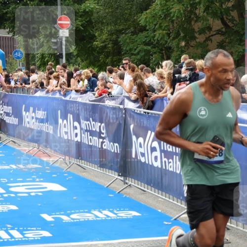29.06.2025 - hella hamburg halbmarathon Zöllner http://msf.ph/oto/8176355 29.06.2025 10:27:11 Ziel 14828 meine-sportfotos.de