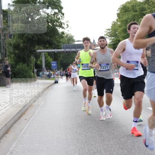 29.06.2025 - hella hamburg halbmarathon Jannik Wohlers http://msf.ph/oto/8176361 29.06.2025 09:42:18 Lombardsbrücke 5612, 7331, 7855, 9269, 10468, 11078, 11228, 12360, 13872, 13913, 14753, 14836, 16615, 17614, 18740, 19041, 19042, 19050, 19076, 19078 meine-sportfotos.de