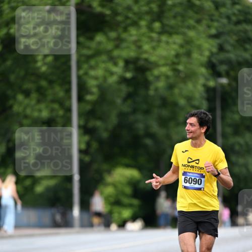 29.06.2025 - hella hamburg halbmarathon Dr. Thomas Lammeyer http://msf.ph/oto/8176374 29.06.2025 09:46:42 Kennedybrücke 1271, 2075, 2180, 2203, 6090, 7380, 8318, 8376, 9804 meine-sportfotos.de