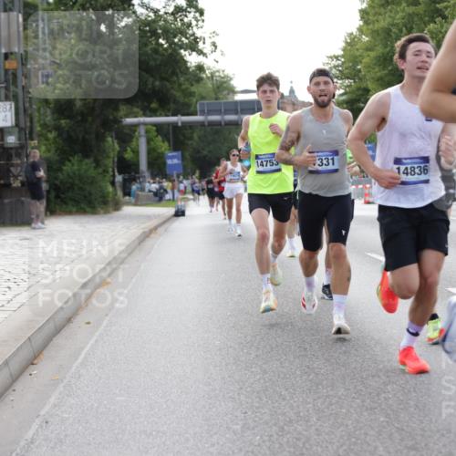 29.06.2025 - hella hamburg halbmarathon Jannik Wohlers http://msf.ph/oto/8176402 29.06.2025 09:42:18 Lombardsbrücke 5612, 7331, 7855, 9269, 10468, 11078, 11228, 12360, 13872, 13913, 14753, 14836, 16615, 17614, 18740, 19041, 19042, 19050, 19076, 19078 meine-sportfotos.de