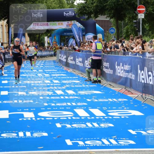 29.06.2025 - hella hamburg halbmarathon Zöllner http://msf.ph/oto/8176404 29.06.2025 10:27:18 Ziel 9097, 15583, 18037, 18124 meine-sportfotos.de