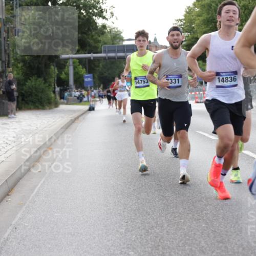 29.06.2025 - hella hamburg halbmarathon Jannik Wohlers http://msf.ph/oto/8176434 29.06.2025 09:42:18 Lombardsbrücke 5612, 7331, 7855, 9269, 10468, 11078, 11228, 12360, 13872, 13913, 14753, 14836, 16615, 17614, 18740, 19041, 19042, 19050, 19076, 19078 meine-sportfotos.de