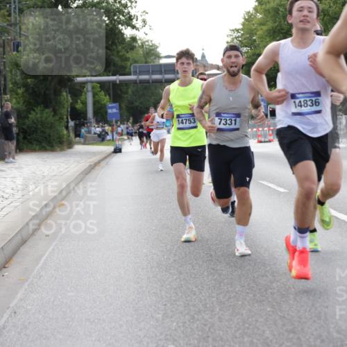 29.06.2025 - hella hamburg halbmarathon Jannik Wohlers http://msf.ph/oto/8176463 29.06.2025 09:42:18 Lombardsbrücke 5612, 7331, 7855, 9269, 10468, 11078, 11228, 12360, 13872, 13913, 14753, 14836, 16615, 17614, 18740, 19041, 19042, 19050, 19076, 19078 meine-sportfotos.de