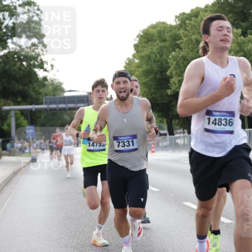 29.06.2025 - hella hamburg halbmarathon Jannik Wohlers http://msf.ph/oto/8176550 29.06.2025 09:42:19 Lombardsbrücke 5612, 7331, 7855, 9269, 10468, 11078, 11228, 12360, 13872, 13913, 14753, 14836, 16615, 17614, 18740, 19041, 19042, 19050, 19076, 19078 meine-sportfotos.de