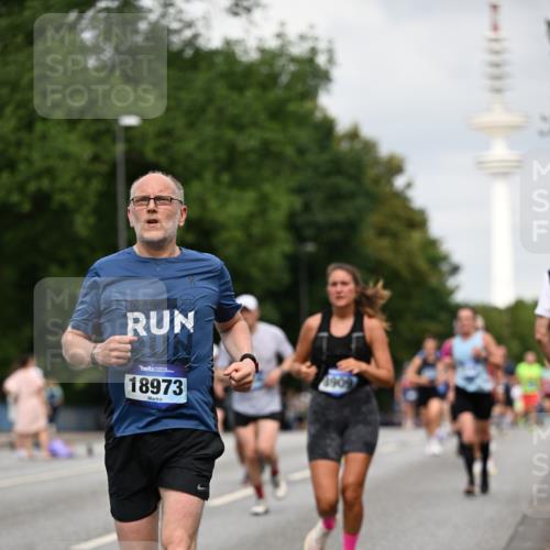 29.06.2025 - hella hamburg halbmarathon Dr. Thomas Lammeyer http://msf.ph/oto/8176556 29.06.2025 10:10:12 Kennedybrücke 1229, 1830, 1842, 2471, 2624, 3062, 4169, 4542, 5762, 6014, 7302, 7741, 8049, 8290, 8744, 8894, 8909, 9477, 9917, 10214, 10343, 10781, 10791, 10998 meine-sportfotos.de