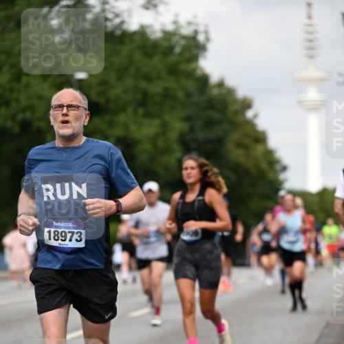 29.06.2025 - hella hamburg halbmarathon Dr. Thomas Lammeyer http://msf.ph/oto/8176599 29.06.2025 10:10:12 Kennedybrücke 1229, 1830, 1842, 2471, 2624, 3062, 4169, 4542, 5762, 6014, 7302, 7741, 8049, 8290, 8744, 8894, 8909, 9477, 9917, 10214, 10343, 10781, 10791, 10998 meine-sportfotos.de