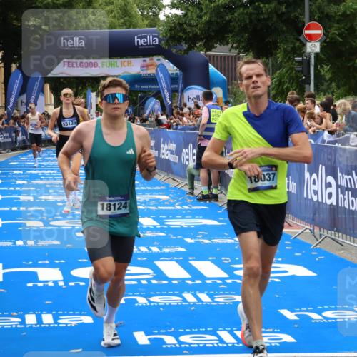 29.06.2025 - hella hamburg halbmarathon Zöllner http://msf.ph/oto/8176610 29.06.2025 10:27:25 Ziel 14019, 15136, 15576, 18037, 18124 meine-sportfotos.de