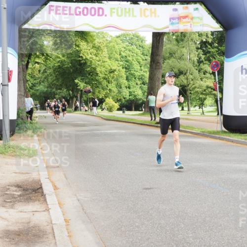 29.06.2025 - hella hamburg halbmarathon MichiJ http://msf.ph/oto/8176632 29.06.2025 10:16:26 Zwischen KM18-KM19 14019, 14728 meine-sportfotos.de
