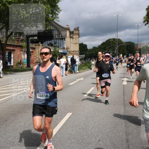 29.06.2025 - hella hamburg halbmarathon Yannick Fuchs http://msf.ph/oto/8176643 29.06.2025 10:41:57 20KM 51, 1604, 1613, 1696, 2284, 2708, 2839, 2864, 2869, 2953, 3976, 4377, 4528, 5022, 6009, 6134, 6168, 6716, 7599, 7962, 8234, 8693, 9544, 9626, 10969, 10988, 11283, 12679, 12685, 12870, 13007, 13672, 13948, 14618, 14619, 14730, 15333, 15350, 15478, 15479, 17172, 17451, 17905, 17915, 17979, 18104, 18430, 18758, 18856, 18922, 18974, 19181 meine-sportfotos.de