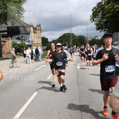29.06.2025 - hella hamburg halbmarathon Yannick Fuchs http://msf.ph/oto/8176651 29.06.2025 10:41:58 20KM 51, 1604, 1613, 1696, 2284, 2708, 2839, 2864, 2869, 2953, 3976, 4377, 4528, 5022, 6009, 6134, 6168, 6716, 7599, 7962, 8234, 8693, 8927, 9544, 9626, 10969, 10988, 11283, 12679, 12685, 12870, 13007, 13672, 13948, 14618, 14619, 14730, 15333, 15350, 15478, 15479, 17172, 17451, 17905, 17915, 17979, 18104, 18430, 18758, 18856, 18922, 18974, 19181 meine-sportfotos.de