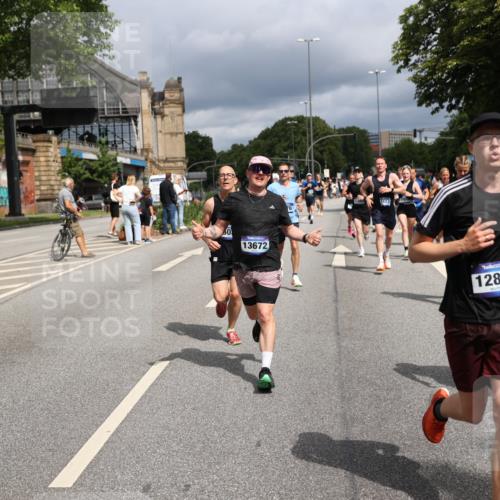 29.06.2025 - hella hamburg halbmarathon Yannick Fuchs http://msf.ph/oto/8176688 29.06.2025 10:41:58 20KM 51, 1604, 1613, 1696, 2284, 2708, 2839, 2864, 2869, 2953, 3976, 4377, 4528, 5022, 6009, 6134, 6168, 6716, 7599, 7962, 8234, 8693, 8927, 9544, 9626, 10969, 10988, 11283, 12679, 12685, 12870, 13007, 13672, 13948, 14618, 14619, 14730, 15333, 15350, 15478, 15479, 17172, 17451, 17905, 17915, 17979, 18104, 18430, 18758, 18856, 18922, 18974, 19181 meine-sportfotos.de