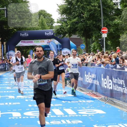 29.06.2025 - hella hamburg halbmarathon Zöllner http://msf.ph/oto/8176697 29.06.2025 10:38:02 Ziel 3480, 3530, 7229, 8091, 9643, 10793, 11049, 11952, 12915, 13900, 15303, 16698 meine-sportfotos.de