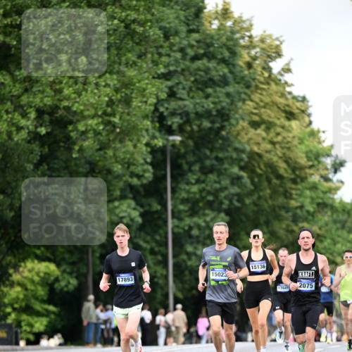 29.06.2025 - hella hamburg halbmarathon Dr. Thomas Lammeyer http://msf.ph/oto/8176716 29.06.2025 09:46:45 Kennedybrücke 2075, 2180, 2203, 2483, 6090, 7380, 8318, 8376, 9804, 10351 meine-sportfotos.de