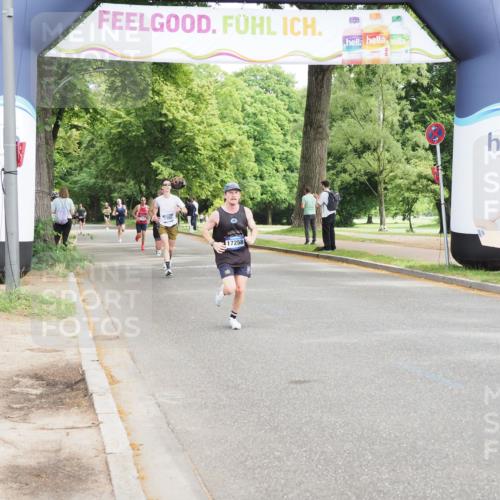 29.06.2025 - hella hamburg halbmarathon MichiJ http://msf.ph/oto/8176718 29.06.2025 10:16:32 Zwischen KM18-KM19 14019, 14728, 17258 meine-sportfotos.de