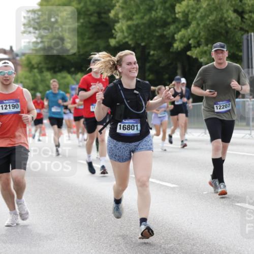 29.06.2025 - hella hamburg halbmarathon Jannik Wohlers http://msf.ph/oto/8176727 29.06.2025 10:22:29 Lombardsbrücke 1029, 1853, 2766, 3003, 3029, 3034, 3600, 5223, 5629, 6784, 6785, 7266, 7891, 7925, 9133, 9913, 10205, 10826, 12190, 13560, 13921, 14525, 14633, 14801, 15469, 15870, 16565, 16566, 16618, 16801, 16863, 17657 meine-sportfotos.de