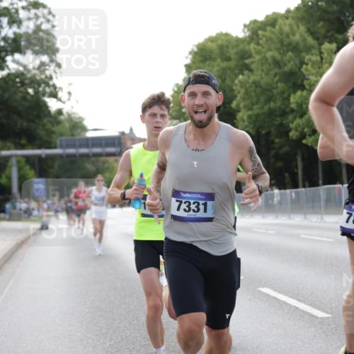 29.06.2025 - hella hamburg halbmarathon Jannik Wohlers http://msf.ph/oto/8176736 29.06.2025 09:42:19 Lombardsbrücke 5612, 7331, 7855, 9269, 10468, 11078, 11228, 12360, 13872, 13913, 14753, 14836, 16615, 17614, 18740, 19041, 19042, 19050, 19076, 19078 meine-sportfotos.de