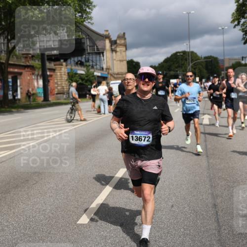 29.06.2025 - hella hamburg halbmarathon Yannick Fuchs http://msf.ph/oto/8176738 29.06.2025 10:41:59 20KM 51, 1604, 1613, 1696, 2284, 2708, 2839, 2864, 2869, 2953, 3976, 4377, 4528, 4601, 5022, 6009, 6134, 6168, 7599, 7962, 8234, 8927, 9544, 9626, 10969, 10988, 11283, 12679, 12685, 12870, 13007, 13672, 13948, 14618, 14619, 14730, 15333, 15350, 15478, 15479, 17172, 17451, 17905, 17915, 17979, 18104, 18430, 18758, 18856, 18922, 18974, 19181 meine-sportfotos.de