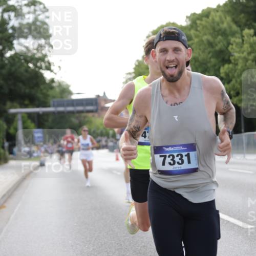 29.06.2025 - hella hamburg halbmarathon Jannik Wohlers http://msf.ph/oto/8176772 29.06.2025 09:42:19 Lombardsbrücke 5612, 7331, 7855, 9269, 10468, 11078, 11228, 12360, 13872, 13913, 14753, 14836, 16615, 17614, 18740, 19041, 19042, 19050, 19076, 19078 meine-sportfotos.de