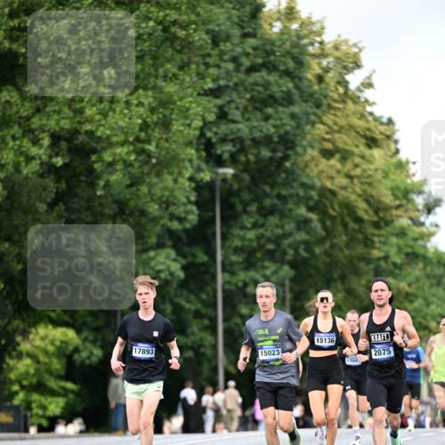 29.06.2025 - hella hamburg halbmarathon Dr. Thomas Lammeyer http://msf.ph/oto/8176782 29.06.2025 09:46:45 Kennedybrücke 2075, 2180, 2203, 2483, 6090, 7380, 8318, 8376, 9804, 10351 meine-sportfotos.de