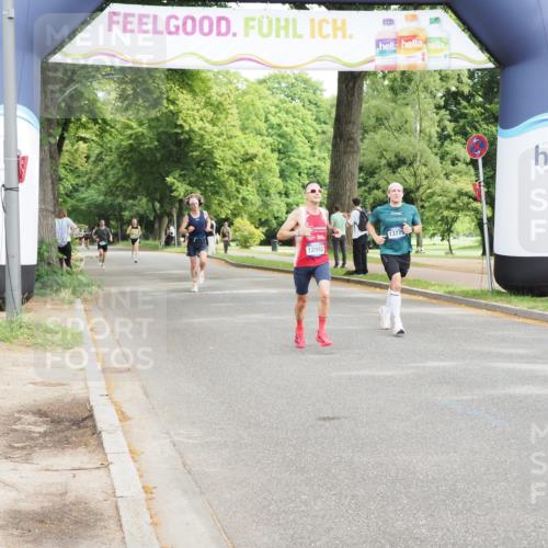 29.06.2025 - hella hamburg halbmarathon MichiJ http://msf.ph/oto/8176990 29.06.2025 10:16:37 Zwischen KM18-KM19 7380, 12992, 13779, 17040, 17258 meine-sportfotos.de