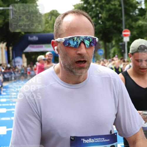 29.06.2025 - hella hamburg halbmarathon Zöllner http://msf.ph/oto/8176996 29.06.2025 10:38:12 Ziel 5091, 7743, 9944, 14274, 15382, 17623, 18986 meine-sportfotos.de