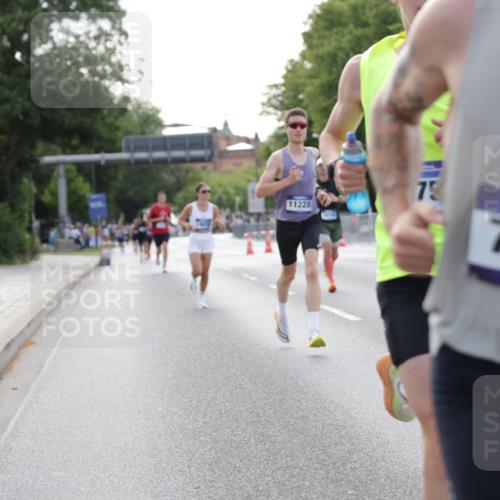 29.06.2025 - hella hamburg halbmarathon Jannik Wohlers http://msf.ph/oto/8177010 29.06.2025 09:42:20 Lombardsbrücke 5612, 7331, 7855, 9269, 10468, 11078, 11228, 12360, 13872, 13913, 14753, 14836, 16615, 17614, 18740, 19041, 19042, 19050, 19076, 19078 meine-sportfotos.de