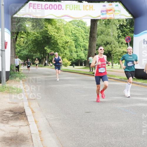 29.06.2025 - hella hamburg halbmarathon MichiJ http://msf.ph/oto/8177052 29.06.2025 10:16:38 Zwischen KM18-KM19 7380, 12992, 13779, 17040, 17258 meine-sportfotos.de
