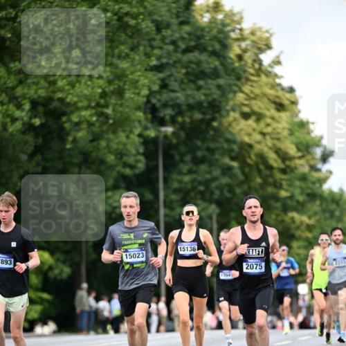 29.06.2025 - hella hamburg halbmarathon Dr. Thomas Lammeyer http://msf.ph/oto/8177054 29.06.2025 09:46:47 Kennedybrücke 2075, 2180, 2203, 2483, 6090, 7380, 8318, 8376, 9804, 10351 meine-sportfotos.de