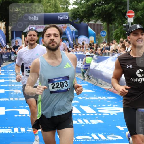 29.06.2025 - hella hamburg halbmarathon Zöllner http://msf.ph/oto/8177065 29.06.2025 10:27:44 Ziel 2203, 5367, 7651, 8731, 10655, 17354, 17893, 18832 meine-sportfotos.de