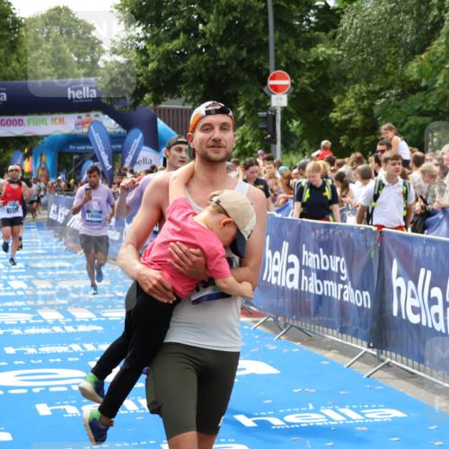 29.06.2025 - hella hamburg halbmarathon Zöllner http://msf.ph/oto/8177068 29.06.2025 10:38:14 Ziel 2849, 5091, 7743, 8002, 14688, 15382, 17623, 18986 meine-sportfotos.de