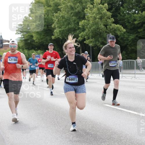 29.06.2025 - hella hamburg halbmarathon Jannik Wohlers http://msf.ph/oto/8177071 29.06.2025 10:22:29 Lombardsbrücke 1029, 1853, 2766, 3003, 3029, 3034, 3600, 5223, 5629, 6784, 6785, 7266, 7891, 7925, 9133, 9913, 10205, 10826, 12190, 13560, 13921, 14525, 14633, 14801, 15469, 15870, 16565, 16566, 16618, 16801, 16863, 17657 meine-sportfotos.de